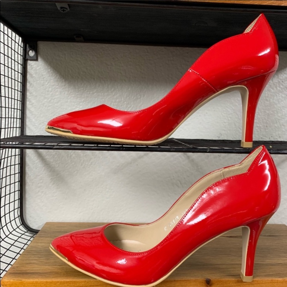 Che Evoca 3” red pump heels New In Box - Picture 2 of 6